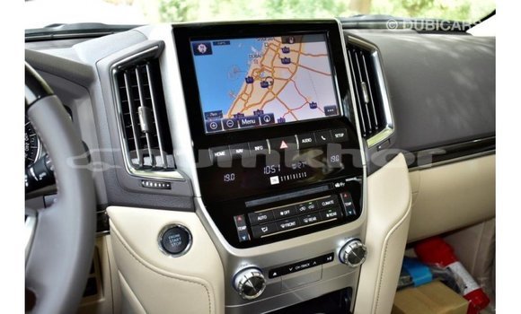 Buy Import Toyota Land Cruiser White Car in Import - Dubai in Bumthang Buy Import Toyota Land Cruiser White Car in Import - Dubai in Bumthang