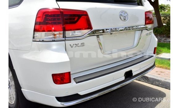 Buy Import Toyota Land Cruiser White Car in Import - Dubai in Bumthang Buy Import Toyota Land Cruiser White Car in Import - Dubai in Bumthang