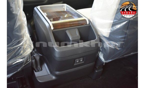 Buy Import Toyota Granvia White Car in Import - Dubai in Bumthang Buy Import Toyota Granvia White Car in Import - Dubai in Bumthang