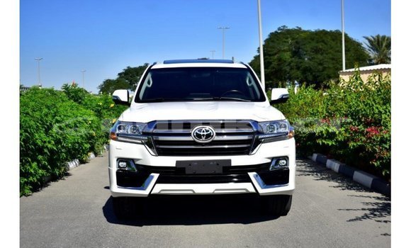 Buy Import Toyota Land Cruiser White Car in Import - Dubai in Bumthang Buy Import Toyota Land Cruiser White Car in Import - Dubai in Bumthang