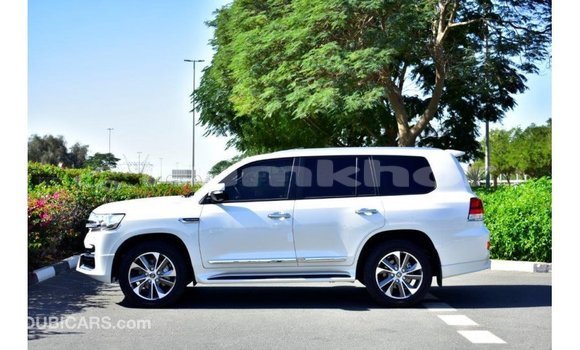 Buy Import Toyota Land Cruiser White Car in Import - Dubai in Bumthang Buy Import Toyota Land Cruiser White Car in Import - Dubai in Bumthang