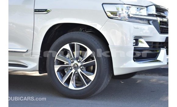 Buy Import Toyota Land Cruiser White Car in Import - Dubai in Bumthang Buy Import Toyota Land Cruiser White Car in Import - Dubai in Bumthang