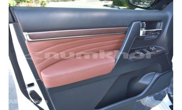 Buy Import Toyota Land Cruiser White Car in Import - Dubai in Bumthang Buy Import Toyota Land Cruiser White Car in Import - Dubai in Bumthang