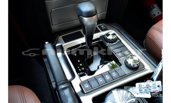 Buy Import Toyota Land Cruiser White Car in Import - Dubai in Bumthang Buy Import Toyota Land Cruiser White Car in Import - Dubai in Bumthang