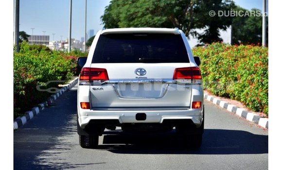 Buy Import Toyota Land Cruiser White Car in Import - Dubai in Bumthang Buy Import Toyota Land Cruiser White Car in Import - Dubai in Bumthang