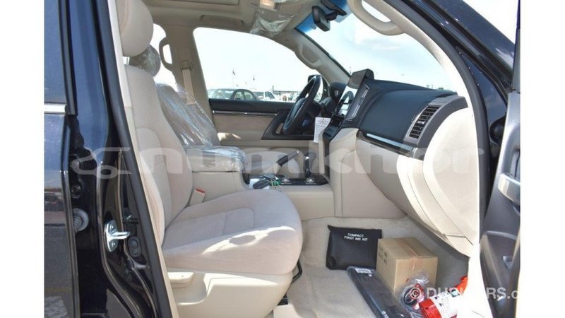 Big with watermark toyota land cruiser bumthang import dubai 2193