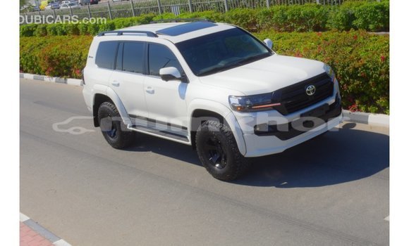 Buy Import Toyota Land Cruiser White Car in Import - Dubai in Bumthang Buy Import Toyota Land Cruiser White Car in Import - Dubai in Bumthang