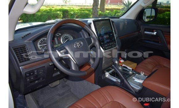 Buy Import Toyota Land Cruiser White Car in Import - Dubai in Bumthang Buy Import Toyota Land Cruiser White Car in Import - Dubai in Bumthang