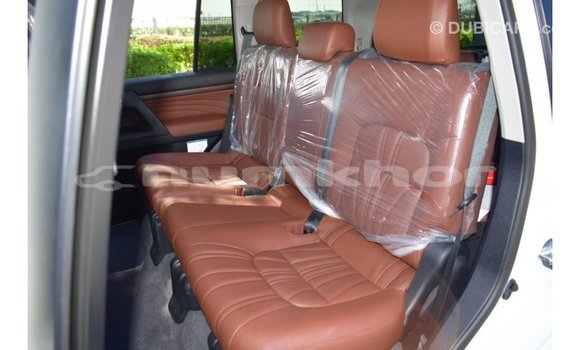 Buy Import Toyota Land Cruiser White Car in Import - Dubai in Bumthang Buy Import Toyota Land Cruiser White Car in Import - Dubai in Bumthang