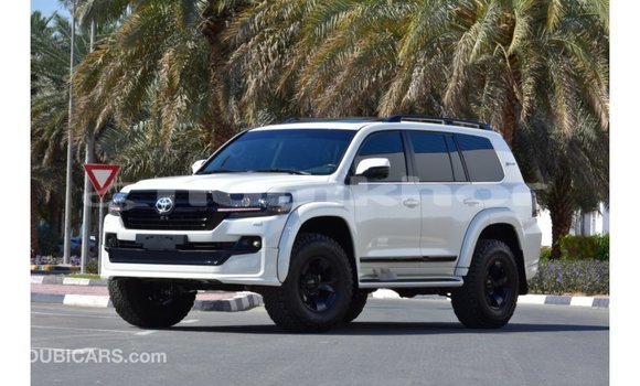 Buy Import Toyota Land Cruiser White Car in Import - Dubai in Bumthang Buy Import Toyota Land Cruiser White Car in Import - Dubai in Bumthang