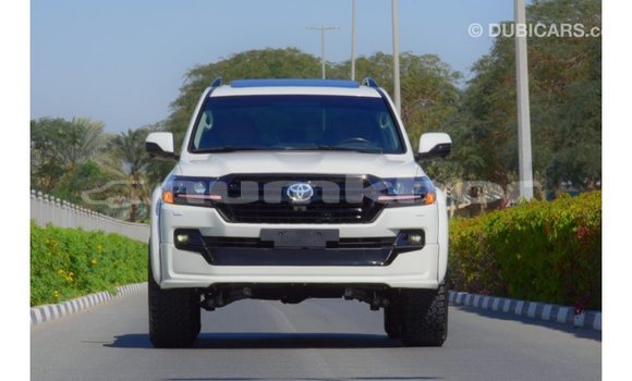 Buy Import Toyota Land Cruiser White Car in Import - Dubai in Bumthang Buy Import Toyota Land Cruiser White Car in Import - Dubai in Bumthang