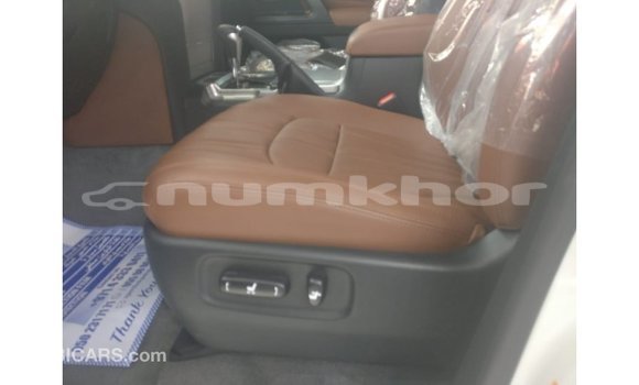 Buy Import Toyota Land Cruiser White Car in Import - Dubai in Bumthang Buy Import Toyota Land Cruiser White Car in Import - Dubai in Bumthang