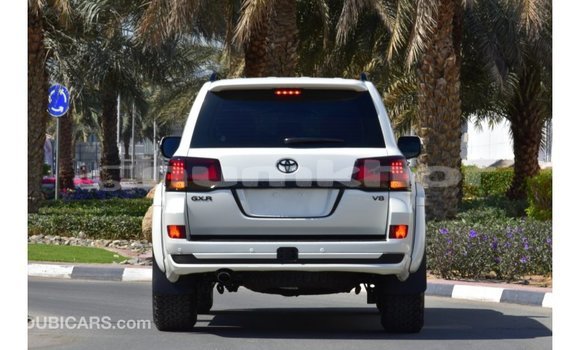 Buy Import Toyota Land Cruiser White Car in Import - Dubai in Bumthang Buy Import Toyota Land Cruiser White Car in Import - Dubai in Bumthang