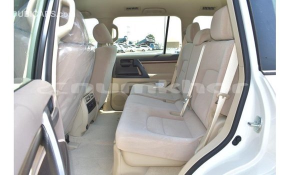 Buy Import Toyota Land Cruiser White Car in Import - Dubai in Bumthang Buy Import Toyota Land Cruiser White Car in Import - Dubai in Bumthang