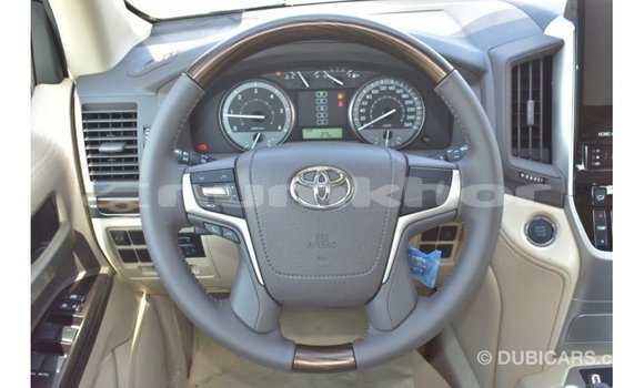 Buy Import Toyota Land Cruiser White Car in Import - Dubai in Bumthang Buy Import Toyota Land Cruiser White Car in Import - Dubai in Bumthang