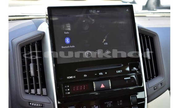 Buy Import Toyota Land Cruiser White Car in Import - Dubai in Bumthang Buy Import Toyota Land Cruiser White Car in Import - Dubai in Bumthang