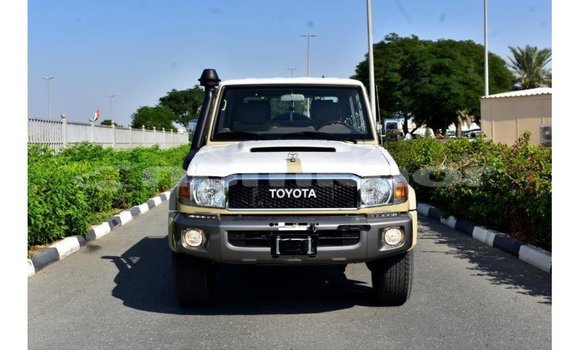 Buy Import Toyota Land Cruiser Beige Car in Import - Dubai in Bumthang Buy Import Toyota Land Cruiser Beige Car in Import - Dubai in Bumthang