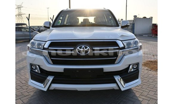 Buy Import Toyota Land Cruiser White Car in Import - Dubai in Bumthang Buy Import Toyota Land Cruiser White Car in Import - Dubai in Bumthang