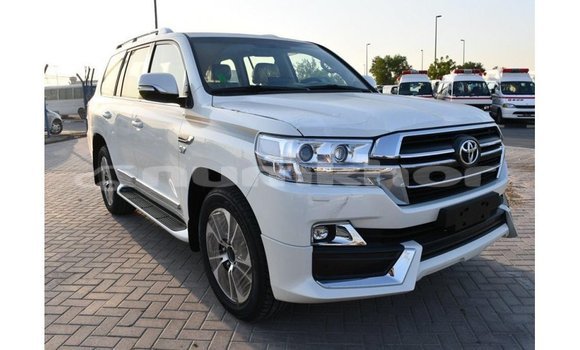 Buy Import Toyota Land Cruiser White Car in Import - Dubai in Bumthang Buy Import Toyota Land Cruiser White Car in Import - Dubai in Bumthang