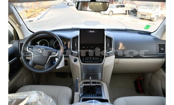 Buy Import Toyota Land Cruiser White Car in Import - Dubai in Bumthang Buy Import Toyota Land Cruiser White Car in Import - Dubai in Bumthang