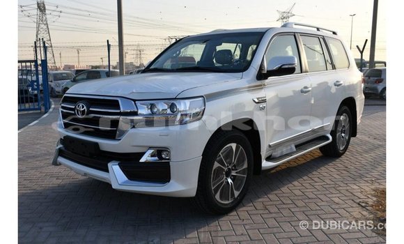 Buy Import Toyota Land Cruiser White Car in Import - Dubai in Bumthang Buy Import Toyota Land Cruiser White Car in Import - Dubai in Bumthang