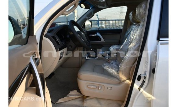 Buy Import Toyota Land Cruiser White Car in Import - Dubai in Bumthang Buy Import Toyota Land Cruiser White Car in Import - Dubai in Bumthang