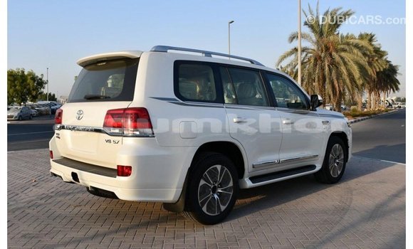 Buy Import Toyota Land Cruiser White Car in Import - Dubai in Bumthang Buy Import Toyota Land Cruiser White Car in Import - Dubai in Bumthang