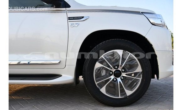 Buy Import Toyota Land Cruiser White Car in Import - Dubai in Bumthang Buy Import Toyota Land Cruiser White Car in Import - Dubai in Bumthang