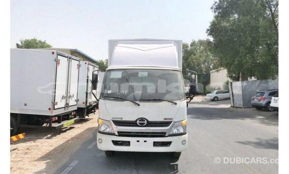 Buy Import Hino 300 Series White Truck in Import - Dubai in Bumthang Buy Import Hino 300 Series White Truck in Import - Dubai in Bumthang