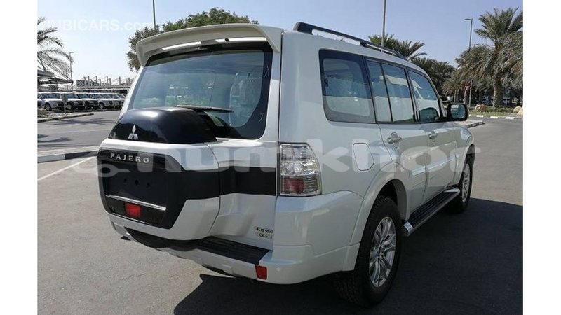 Big with watermark mitsubishi pajero bumthang import dubai 2263