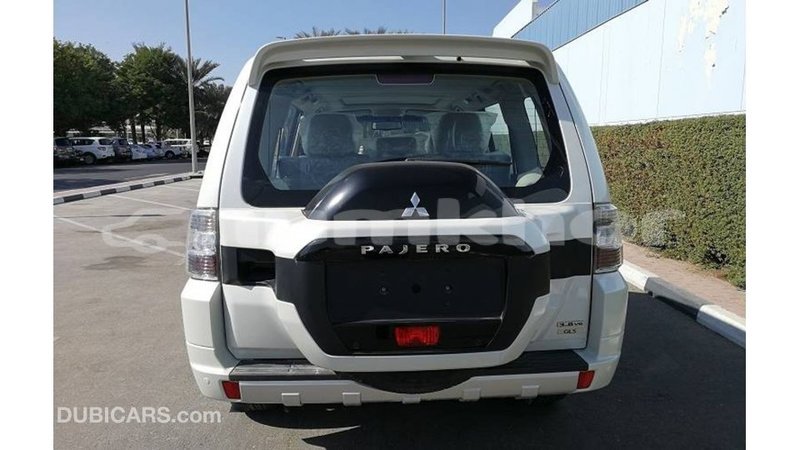 Big with watermark mitsubishi pajero bumthang import dubai 2263