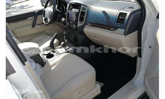 Buy Import Mitsubishi Pajero White Car in Import - Dubai in Bumthang Buy Import Mitsubishi Pajero White Car in Import - Dubai in Bumthang