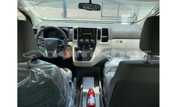 Buy Import Toyota Hiace White Car in Import - Dubai in Bumthang Buy Import Toyota Hiace White Car in Import - Dubai in Bumthang
