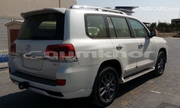 Buy Import Toyota Land Cruiser White Car in Import - Dubai in Bumthang Buy Import Toyota Land Cruiser White Car in Import - Dubai in Bumthang