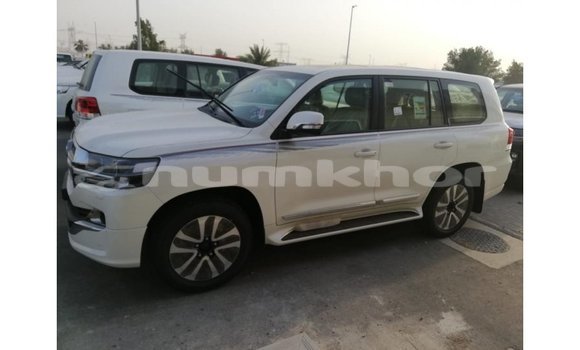 Buy Import Toyota Land Cruiser White Car in Import - Dubai in Bumthang Buy Import Toyota Land Cruiser White Car in Import - Dubai in Bumthang