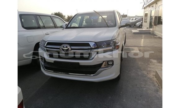Buy Import Toyota Land Cruiser White Car in Import - Dubai in Bumthang Buy Import Toyota Land Cruiser White Car in Import - Dubai in Bumthang