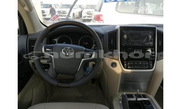 Buy Import Toyota Land Cruiser White Car in Import - Dubai in Bumthang Buy Import Toyota Land Cruiser White Car in Import - Dubai in Bumthang