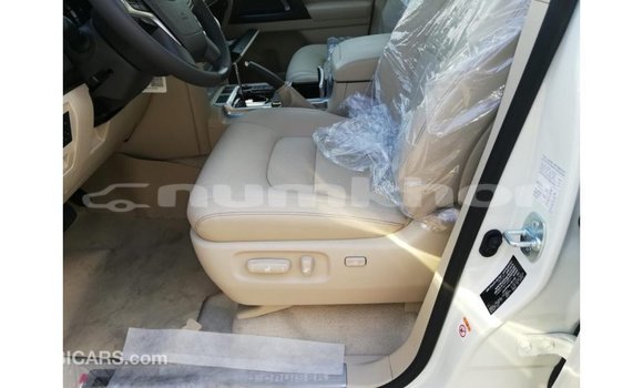 Buy Import Toyota Land Cruiser White Car in Import - Dubai in Bumthang Buy Import Toyota Land Cruiser White Car in Import - Dubai in Bumthang