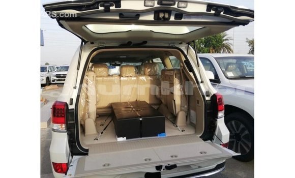 Buy Import Toyota Land Cruiser White Car in Import - Dubai in Bumthang Buy Import Toyota Land Cruiser White Car in Import - Dubai in Bumthang