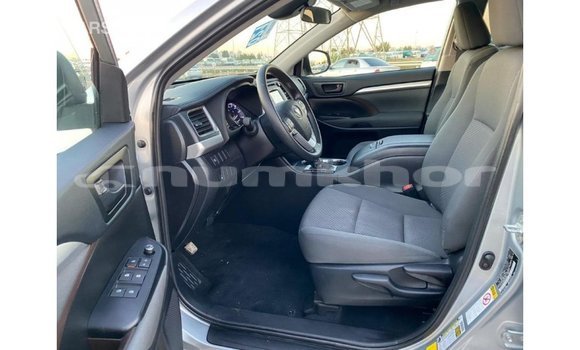 Buy Import Toyota Highlander Other Car in Import - Dubai in Bumthang Buy Import Toyota Highlander Other Car in Import - Dubai in Bumthang