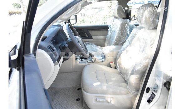 Buy Import Toyota Land Cruiser White Car in Import - Dubai in Bumthang Buy Import Toyota Land Cruiser White Car in Import - Dubai in Bumthang