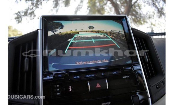 Buy Import Toyota Land Cruiser White Car in Import - Dubai in Bumthang Buy Import Toyota Land Cruiser White Car in Import - Dubai in Bumthang