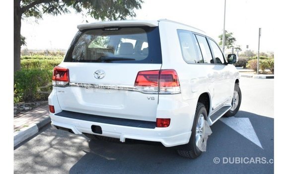 Buy Import Toyota Land Cruiser White Car in Import - Dubai in Bumthang Buy Import Toyota Land Cruiser White Car in Import - Dubai in Bumthang