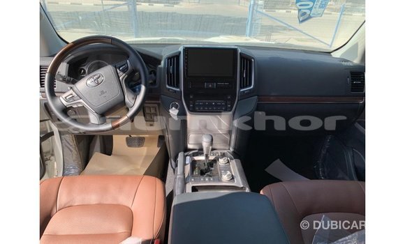 Buy Import Toyota Land Cruiser White Car in Import - Dubai in Bumthang Buy Import Toyota Land Cruiser White Car in Import - Dubai in Bumthang