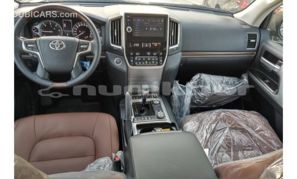 Buy Import Toyota Land Cruiser White Car in Import - Dubai in Bumthang Buy Import Toyota Land Cruiser White Car in Import - Dubai in Bumthang