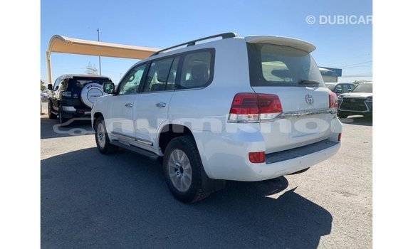 Buy Import Toyota Land Cruiser White Car in Import - Dubai in Bumthang Buy Import Toyota Land Cruiser White Car in Import - Dubai in Bumthang