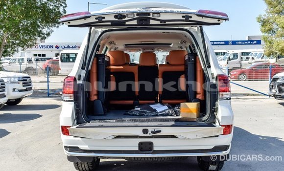 Buy Import Toyota Land Cruiser White Car in Import - Dubai in Bumthang Buy Import Toyota Land Cruiser White Car in Import - Dubai in Bumthang