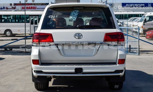 Buy Import Toyota Land Cruiser White Car in Import - Dubai in Bumthang Buy Import Toyota Land Cruiser White Car in Import - Dubai in Bumthang