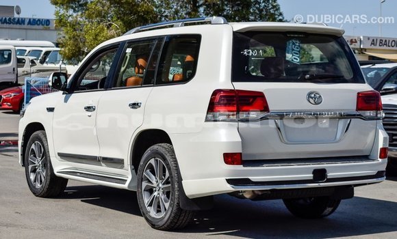 Buy Import Toyota Land Cruiser White Car in Import - Dubai in Bumthang Buy Import Toyota Land Cruiser White Car in Import - Dubai in Bumthang