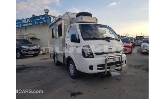 Buy Import Kia Carens White Car in Import - Dubai in Bumthang Buy Import Kia Carens White Car in Import - Dubai in Bumthang